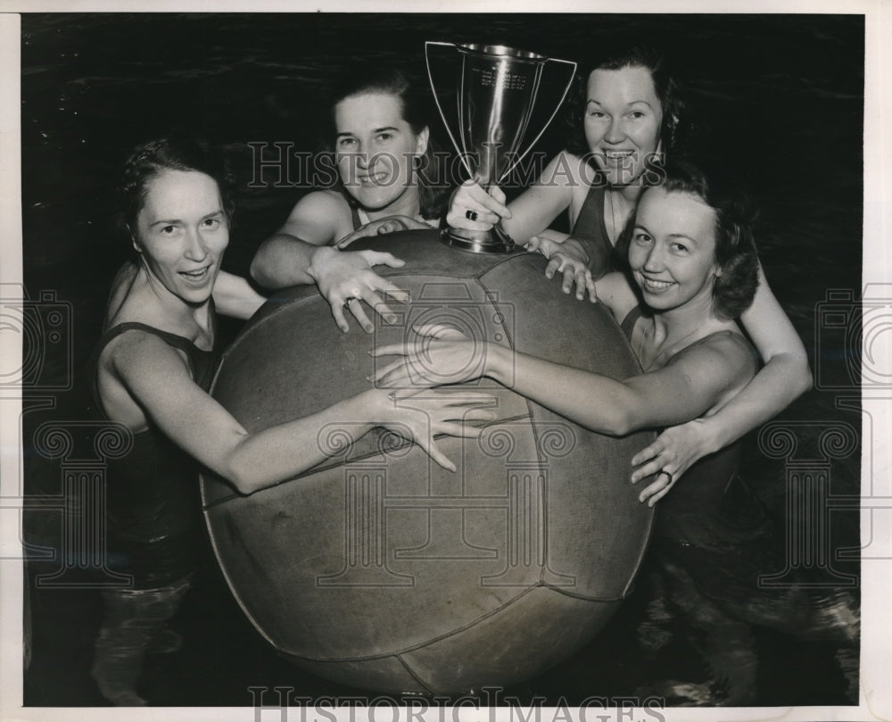 1939 Press Photo Phila.Pa Univ of Pa coed swim team, D Maloney,P Dager,J Allison - Historic Images