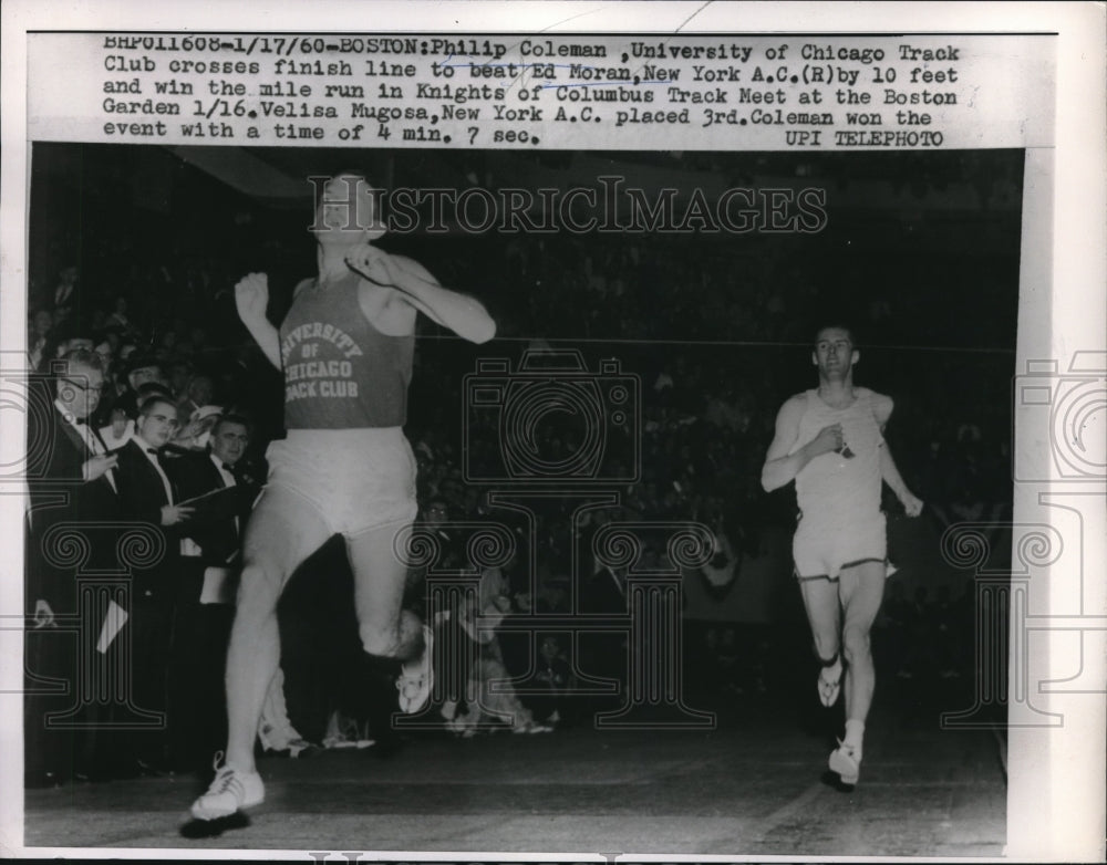 1960 Press Photo Philip Coleman, Univ. of Chicago Track Club, at finish line - Historic Images