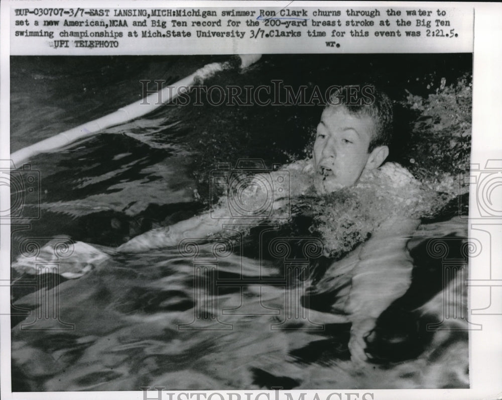 1959 Press Photo Michigan Swimmer Ron Clark wins NCAA &amp; Big Ten Title 200 yard - Historic Images