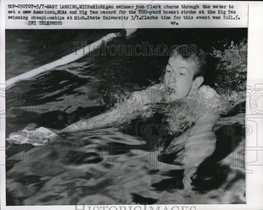 1959 Press Photo Michigan Swimmer Ron Clark wins NCAA & Big Ten Title 200 yard - Historic Images