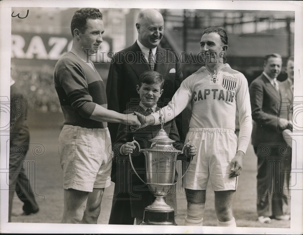 1937 Press Photo Paddy McClair shakes hands Jack Keating,both wished luck by - Historic Images