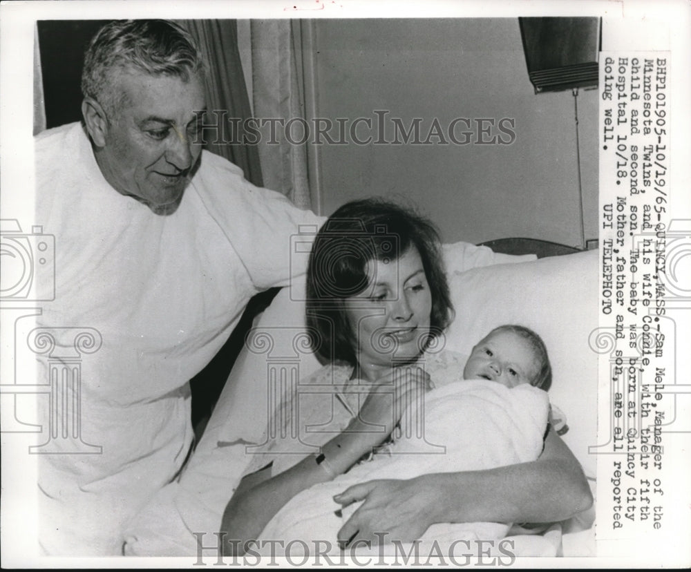 1965 Press Photo Quincy, MassSam Mele, mgr of Minn. Twins ,wife Connie &amp; baby - Historic Images