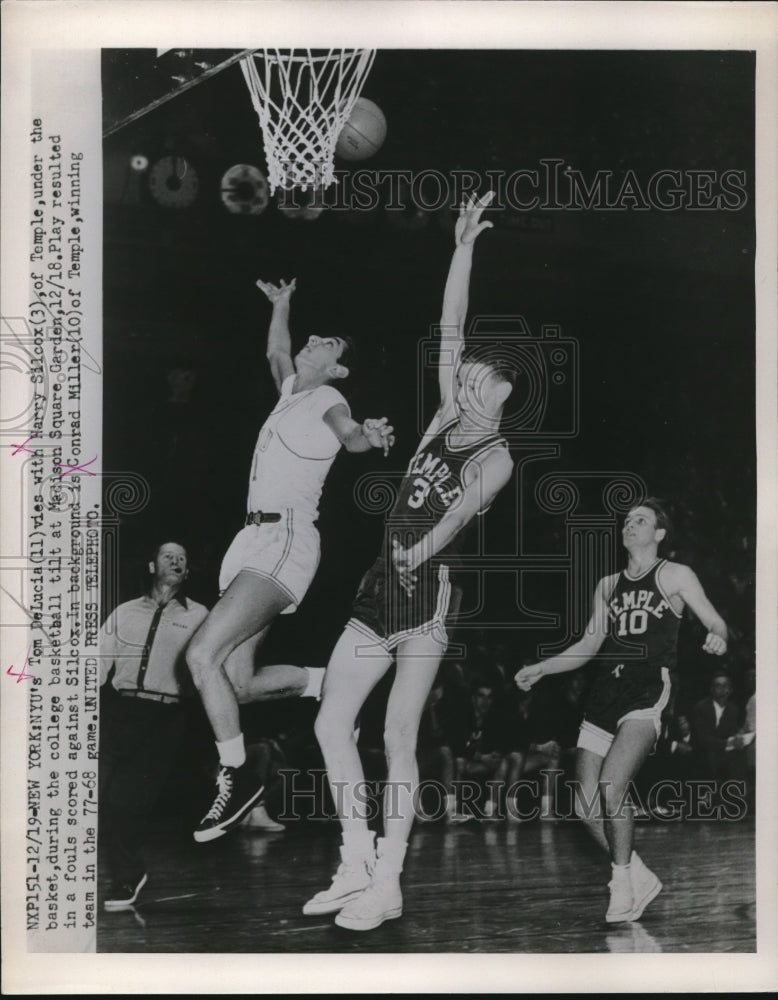 1952 Press Photo Tom DeLucia with Harry Silcox during the college basketball. - Historic Images