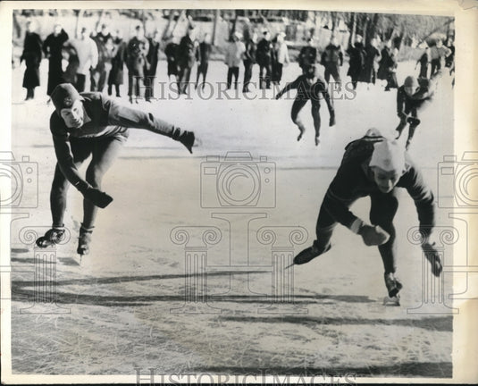 1942 Press Photo Dick Dost Wins Over Ken Bartholomew in Skating Championship - Historic Images