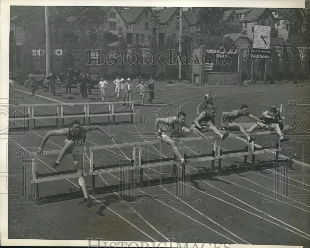 1938 Press Photo Dan Caldemeyer is shown at left and he equals meet record - Historic Images