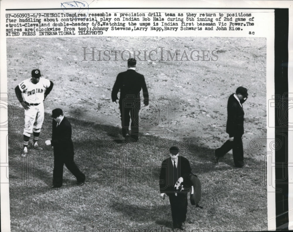 1961 Press Photo Detroit, Umpires talk about Indian Bab Hale play - nes12200 - Historic Images