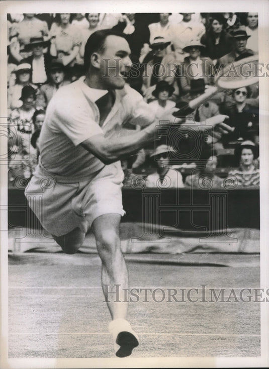 1938 Press Photo Wimbledon, England M.D> Deloford at tennis vs Henner Henkel - Historic Images