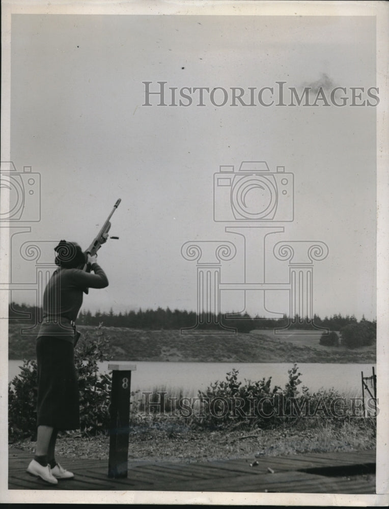 1939 Press Photo Mrs. GB Hockwalt, Seattle, favored in skeet shooting tournament - Historic Images