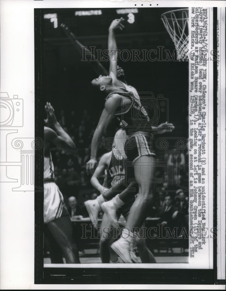 1963 Press Photo Chicago&#39;s Charlie Hardnett Playing Knicks Madison Square Garden - Historic Images
