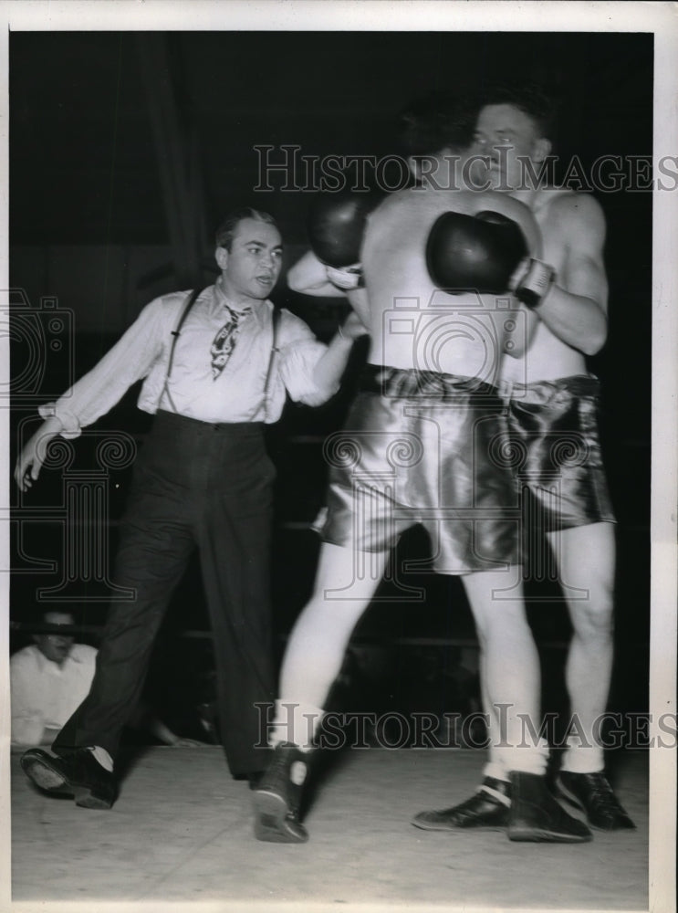 1944 Press Photo Sgt Barney Ross Loses to Marine Pvt Ray Engberson - nes12353 - Historic Images