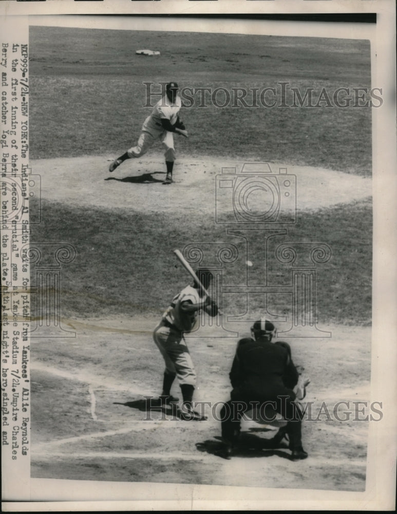 1954 Press Photo Indian&#39;s Al Smith wait for Yankees&#39; Allie Reynolds pitch - Historic Images