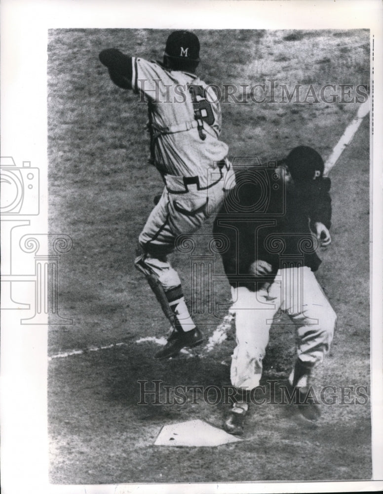 1961 Press Photo Pirate Bob Friend home safe as Charlie Lau try to catch ball - Historic Images