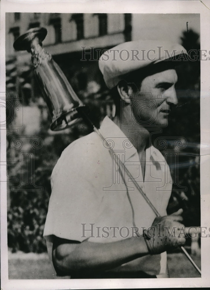 1937 Press Photo Paul Warner, Pittsburgh Pirate Outfielder with golf trophy - Historic Images