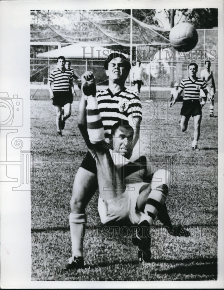 1960 Press Photo Ken Fowler flips backward during a game wit Mexico Reform club. - Historic Images