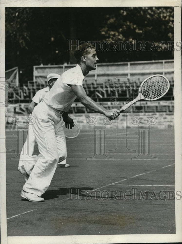 1933 Press Photo Adelmar Echeverria during a practice session for the Davis Cup. - Historic Images