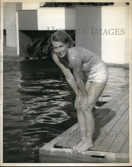 1939 Press Photo Former Junior Nat'l 100-meter free style champion Helen Henr - Historic Images