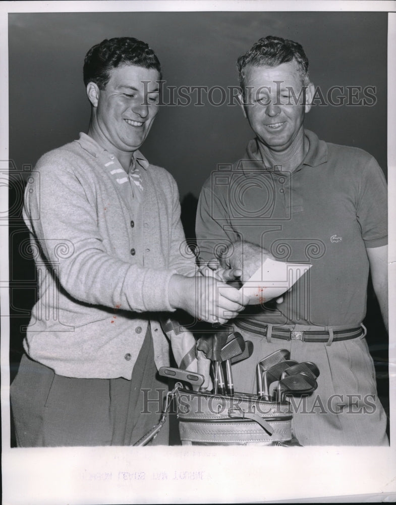 1954 Press Photo Peter Thomson with Pete Cooper Tam O&#39;Shanter All American Golf - Historic Images