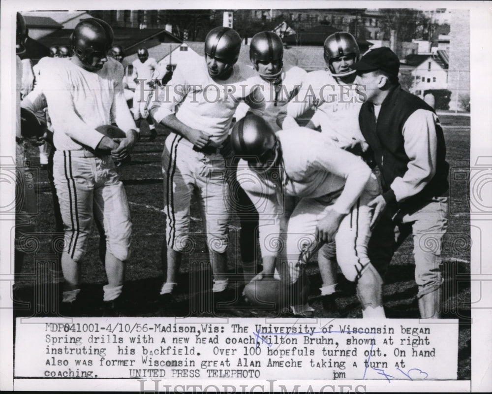 1956 Press Photo Madison, Wis U of Wis coach M Bruhn with his backfield players - Historic Images