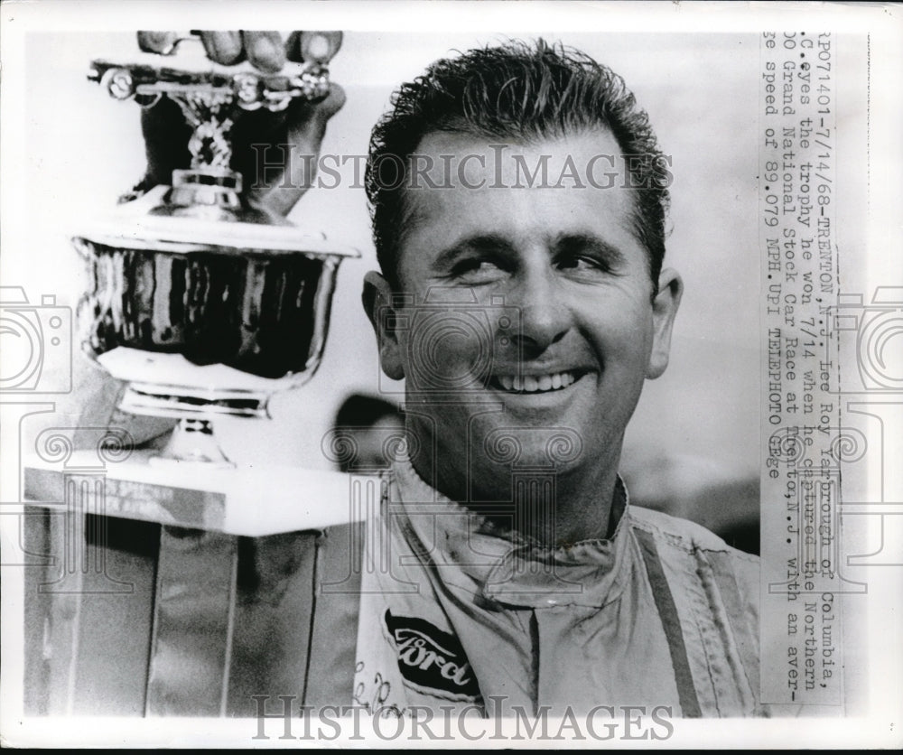 1968 Press Photo Lee Roy Yarlborough wins the Northern Grand National - Historic Images