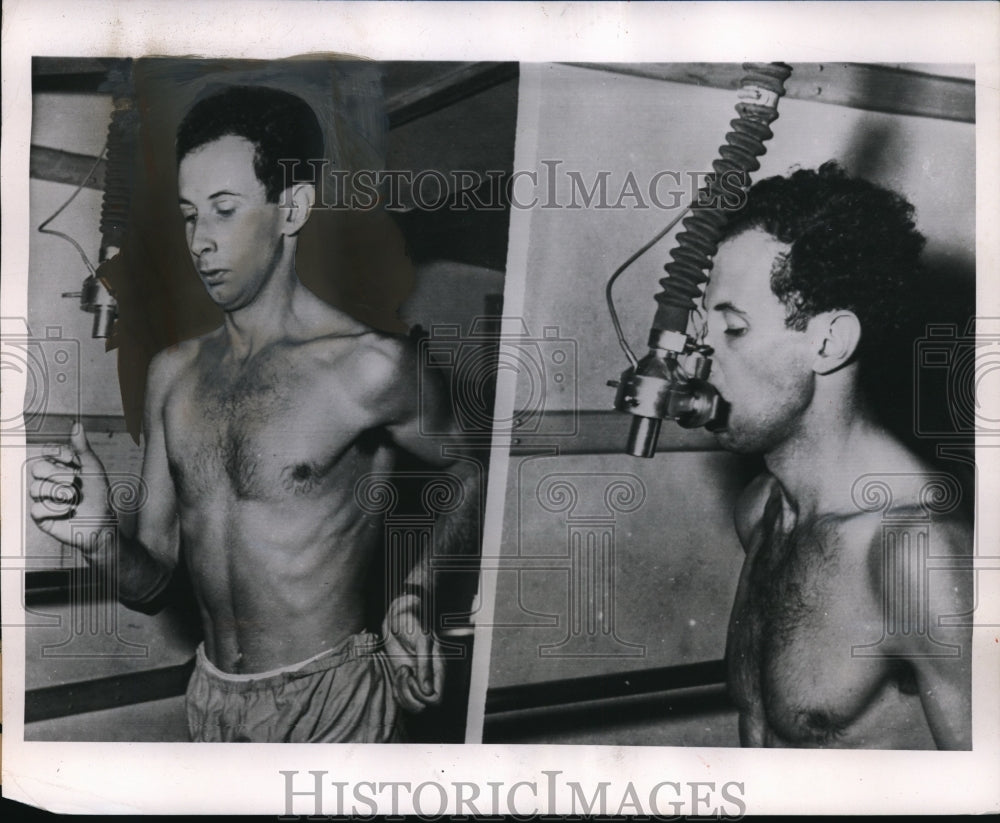 1954 Press Photo John Landy Using Sacks for Absorbing Oxygen in Running Test - Historic Images