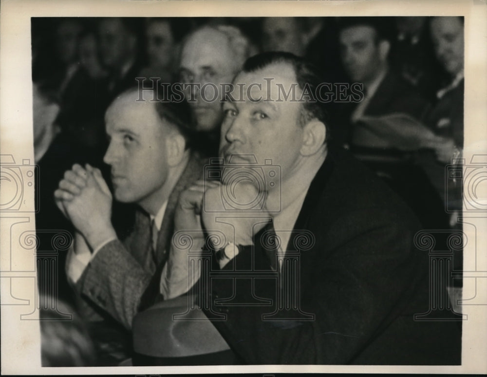 1938 Press Photo Jack Sharkey Heavyweight Champ Watches Amateur Boxing Bout - Historic Images