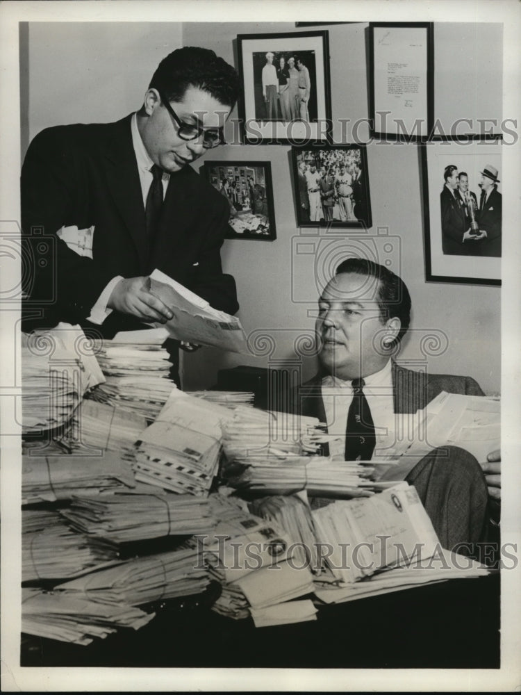 1954 Press Photo Mel Baily, Harry Wismer of broadcast Wonderful City - nes13621 - Historic Images