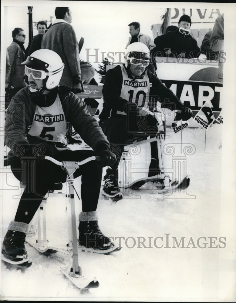 1969 Press Photo Formula one drivers race a different way l is Joakim Bonner and - Historic Images