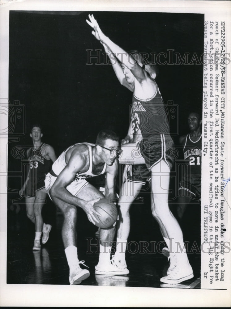 1958 Press Photo Kan State S Douglas vs Sooners D Heiderbrecht - nes13824 - Historic Images