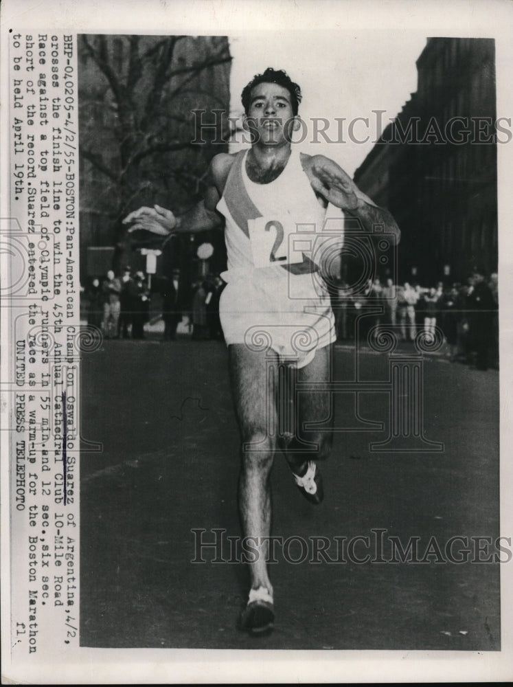 1955 Press Photo Boston Pan Am champ Oswaldo Suarez in 10 mile race - nes13828 - Historic Images