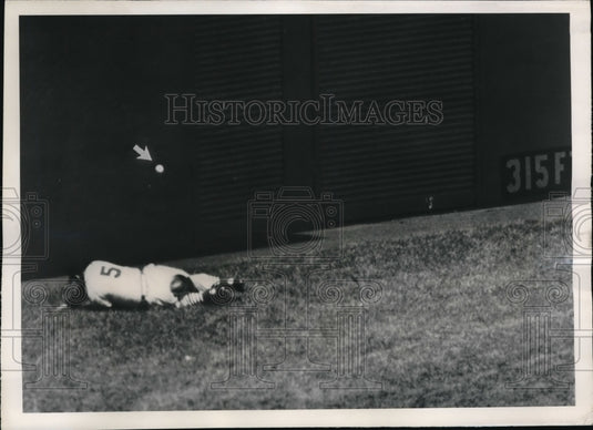 1950 Press Photo Johnny Lindell of Cards hits wall - nes13876 - Historic Images