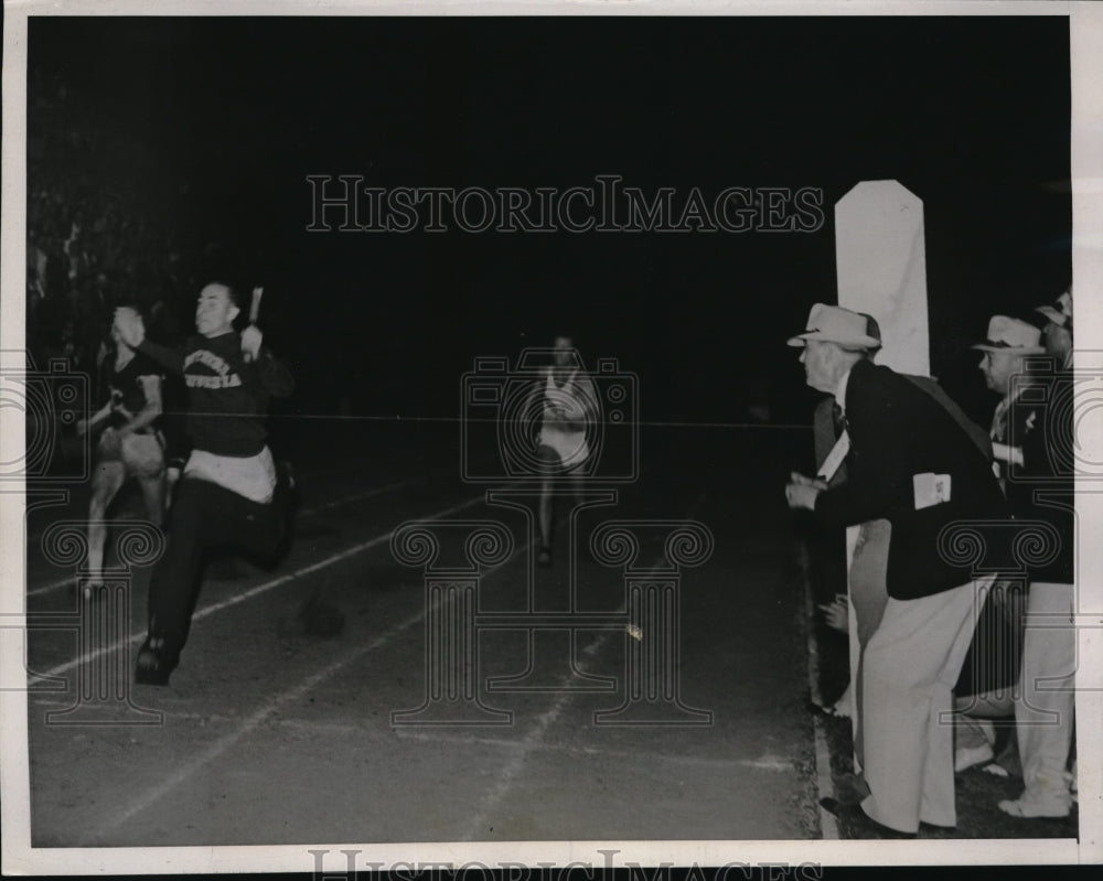 1939 Press Photo Barney Willis of Univ. Southern California Wins Losing Pants - Historic Images