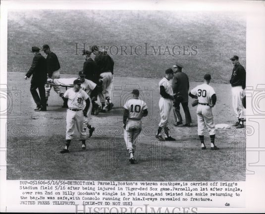 1956 Press Photo Boston southpaw Mel Parnell is injured running to second and - Historic Images