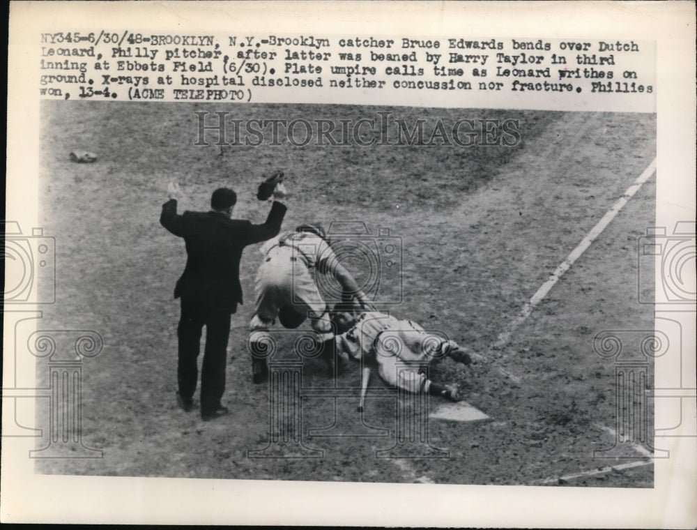 1948 Press Photo Dutch Leonard  gets beaned by Harry Taylor of Brooklyn as - Historic Images