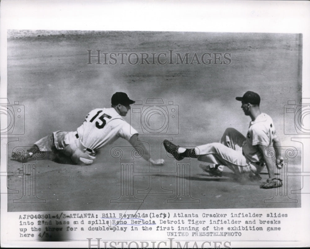 1955 Press Photo Bill Reynolds of Atlanta Slides Breaks Throw Tiger Reno Bertoia - Historic Images