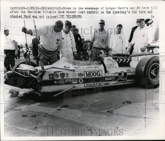 1965 Press Photo Wreckage of Rodger Ward's car