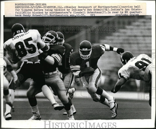 1984 Press Photo Stanley Davenport of Northwestern carries ball for 5yrds - Historic Images