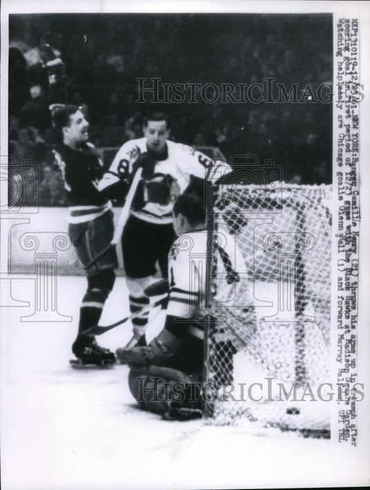 1961 Press Photo Rangers Camilla Henry scores vs Black Hawks Goalie Glenn Hall - Historic Images