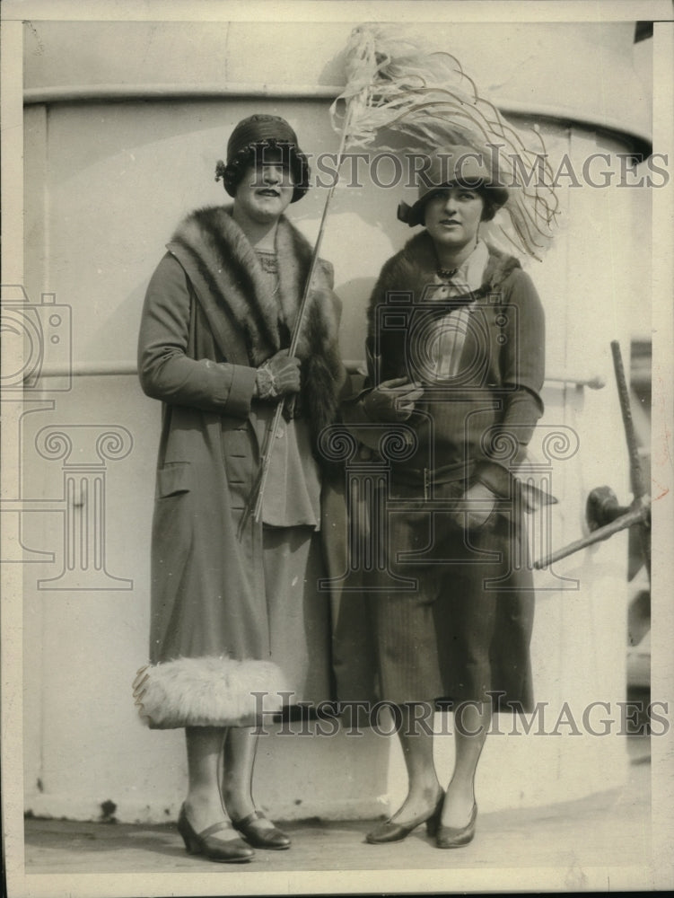 1925 Press Photo Aileen Riggin &amp; Gertrude Erdle on SS Mauretania - nes15211 - Historic Images