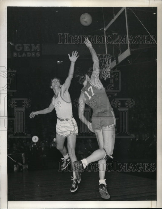1943 Press Photo Rice's David Cook vs St John's Frank Plantamura - nes15218 - Historic Images