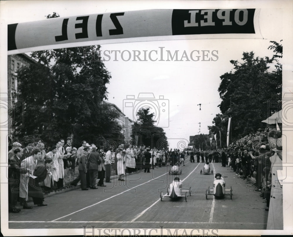 1952 Press Photo Soap Box Derby racing in Berlin Germany - nes15633 - Historic Images