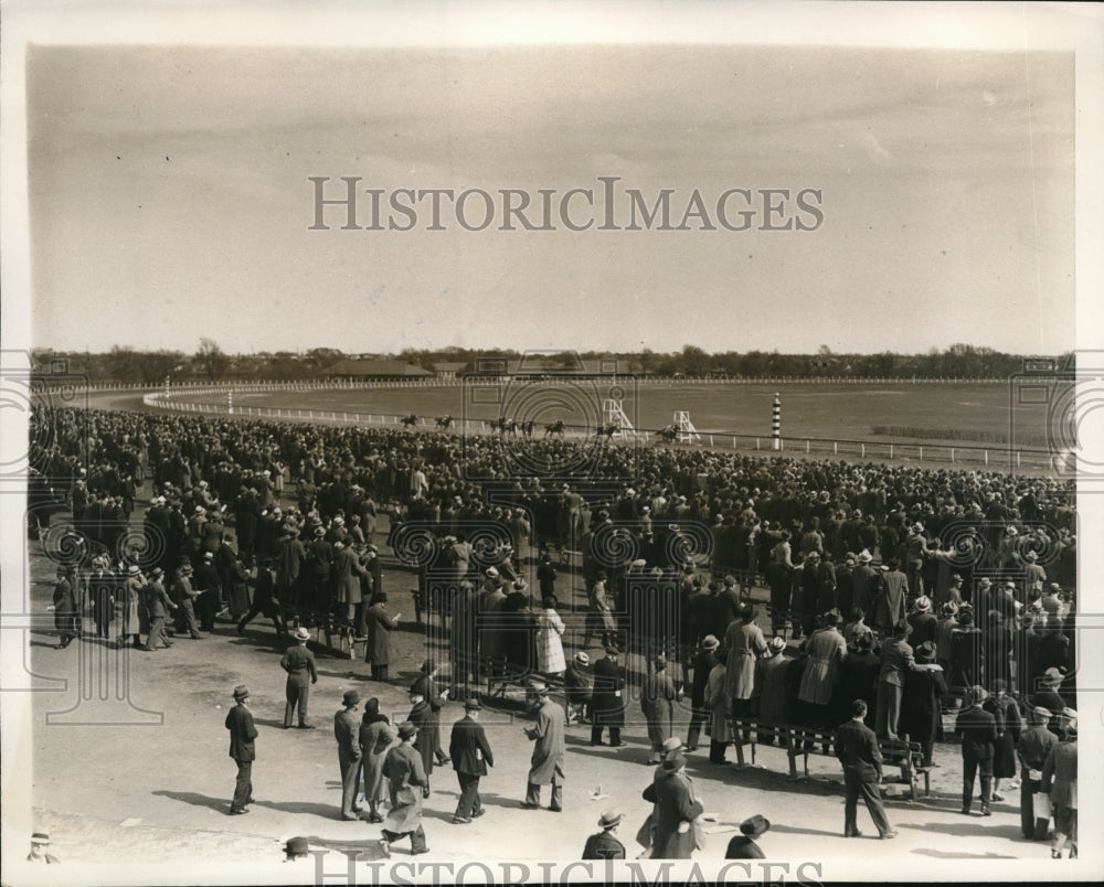 1938 Press Photo Crowds at Jamaica NY race track as Soigne wins race - nes16623 - Historic Images