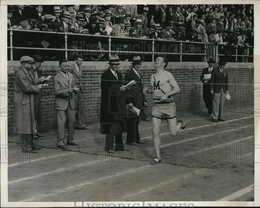 1933 Press Photo Frank Crowley in 2 1/2 mile race at Penn Relays - nes16633 - Historic Images