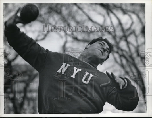 1962 Press Photo Gary Gubner NYU shotputter at Ohio Field - nes16719 - Historic Images