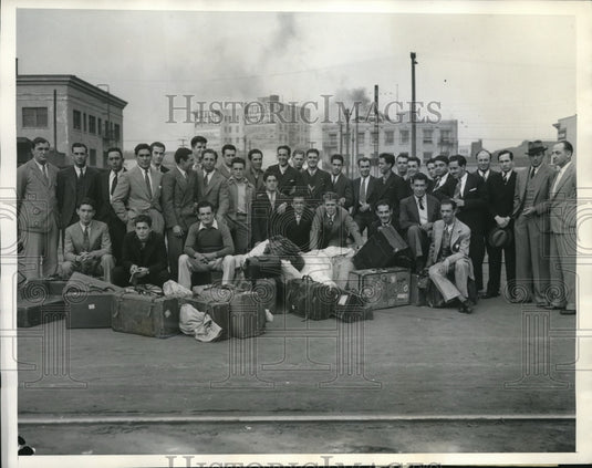 1935 Press Photo Univ of Mexico football team arrives in LA, Calif - nes16912 - Historic Images