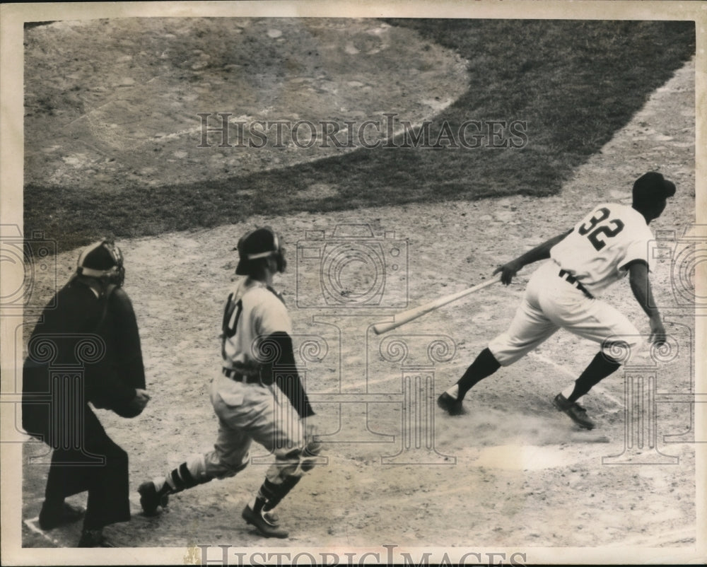 1955 Press Photo Indians Al Smith getting a hit - nes17222 - Historic Images