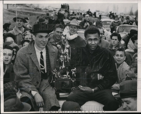 1956 Press Photo Rockford, Ill Illi Univ John Wessels & Holder Gentry & trophy - Historic Images
