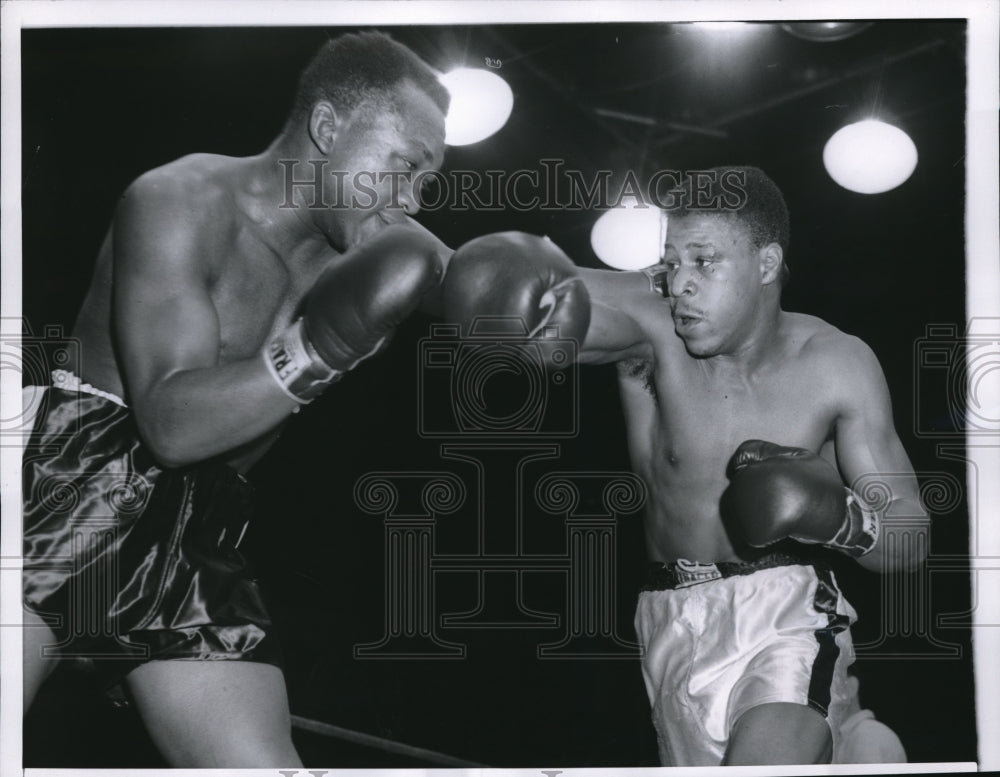 1959 Press Photo Chicago Neal Rivers vs Spider Webb in middleweight bout - Historic Images