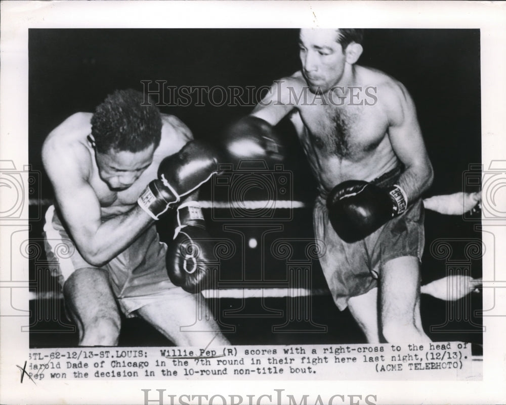 1949 Press Photo Willie Pep right cross to Harold Dade in St Louis, Mo - Historic Images