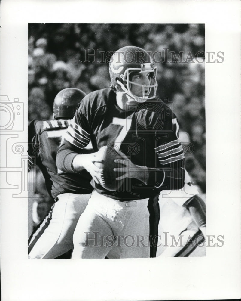 1976 Press Photo Chicago Bears Bob Avellini in action - nes17446 - Historic Images