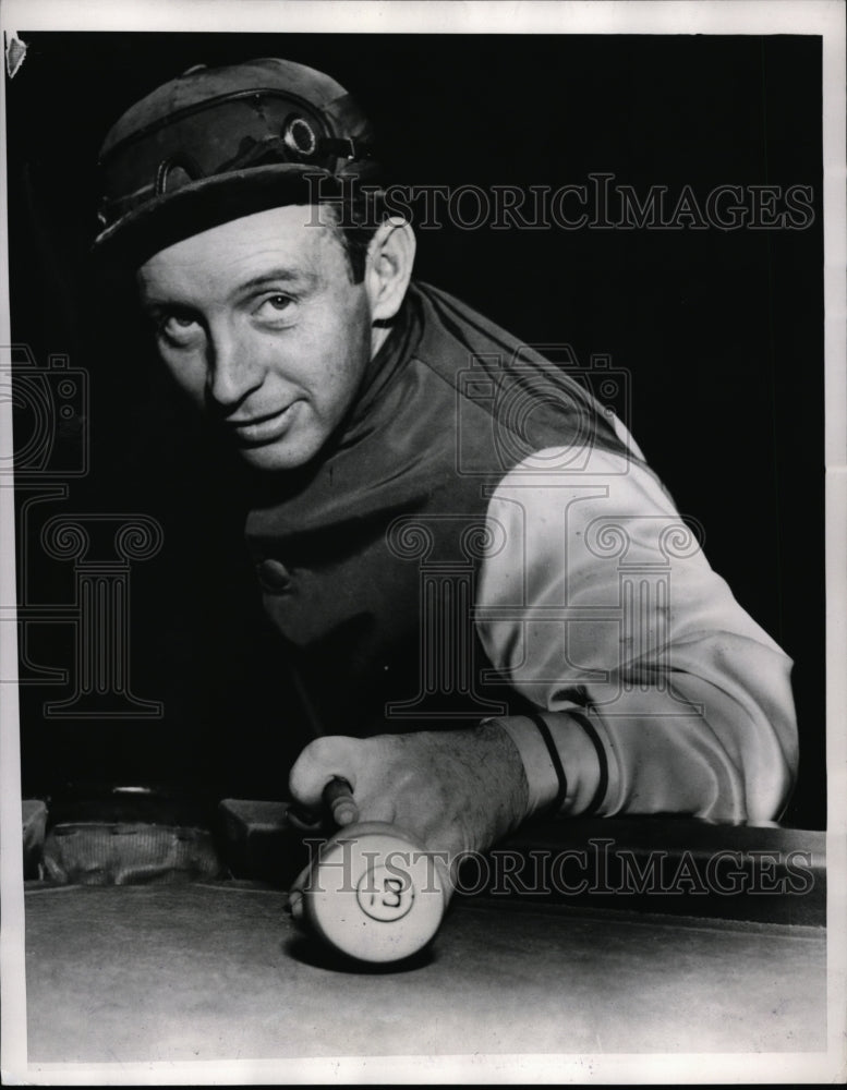 1952 Press Photo Chicago jockey Johnny Adams for Lincoln Fields track - Historic Images